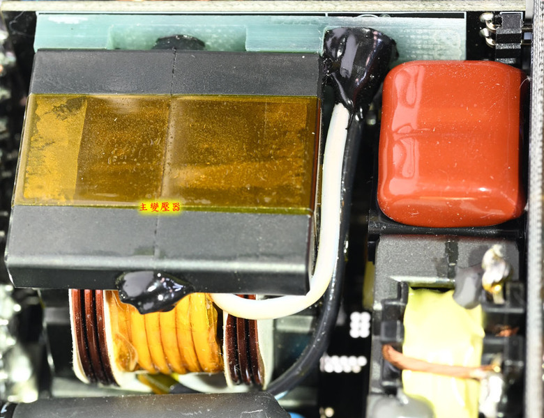 點我看大圖 FSP DAGGER PM 1200W白金全模組SFX-L電源開箱