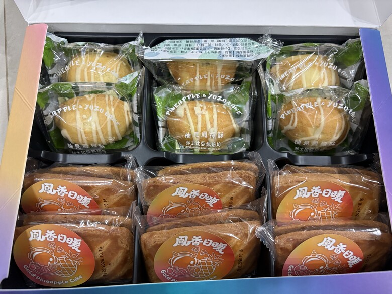 【開箱】我小時候也有個黑道大哥的夢想｜Mobile01 × 王鵬傑中秋禮盒，結果先被《出陣》吸走了