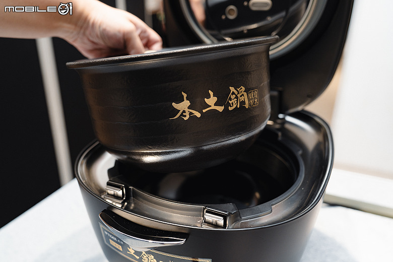 虎牌TIGER「土鍋泡火炊」旗艦電子鍋在台上市｜把日本料亭土鍋飯搬回家！