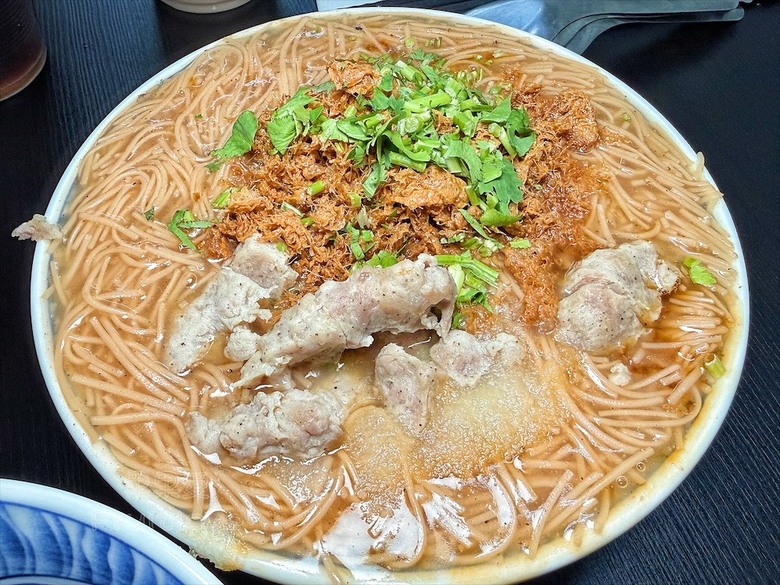 在地30年三代傳承麵線老店!必吃招牌蛋酥大腸、肉羹麵線,寵物友善
