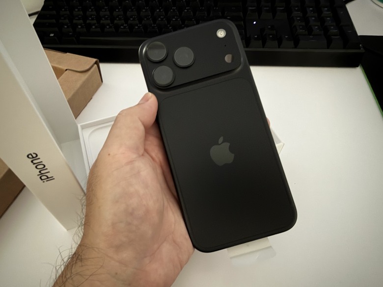 iPhone 18 Pro Max 期待已久的黑色經典色入手開箱