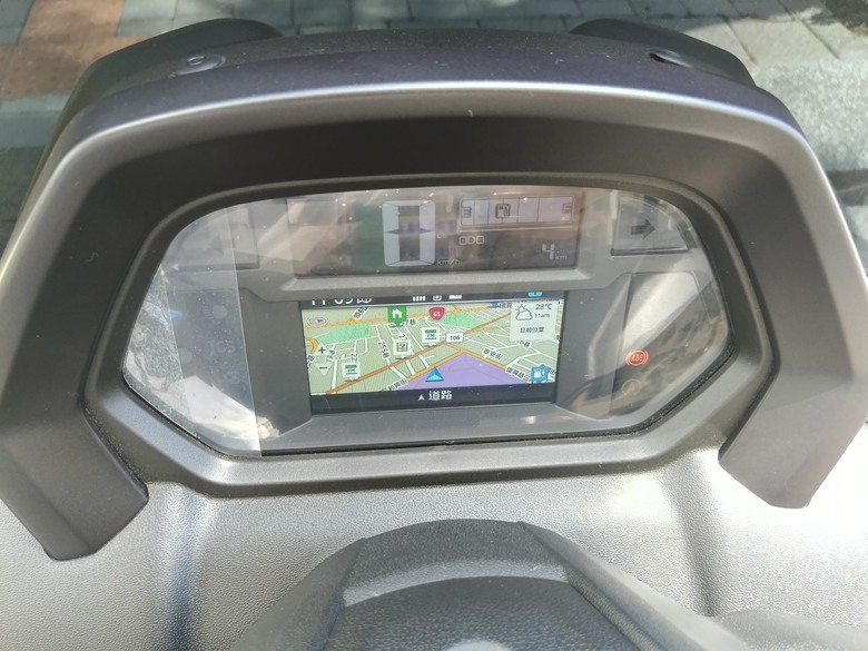 機車行駛資訊整合以促進用路安全（以Nmax V3為例）