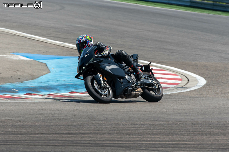 點我看大圖 YAMAHA YZF R3/R9賽道試駕|親和雙缸與靈動三缸,全面釋放R DNA極限性能