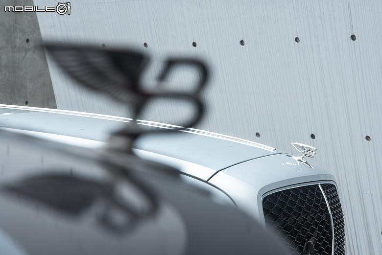老派機械與電氣化時代的相遇｜Bentley Arnage T與Flying Spur Hybrid