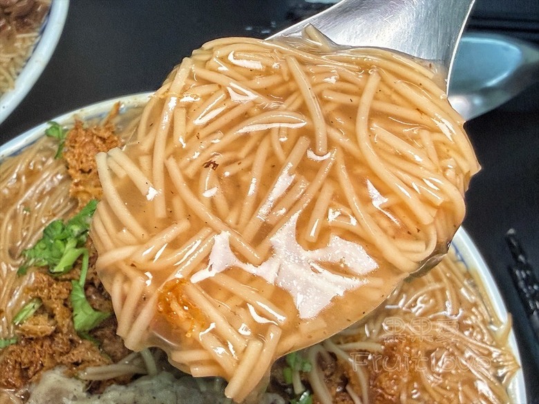 在地30年三代傳承麵線老店!必吃招牌蛋酥大腸、肉羹麵線,寵物友善