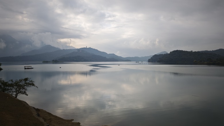 我們家的三天兩夜南投之旅 - 頂級民宿秋山居 / 春秋山林 / 埔里汶米食坊 / 妮娜巧克力城堡 / 七里香甕窯雞 / 日月潭大淶閣飯店 / 日月行館星空酒廊 / 蠻荒咖啡