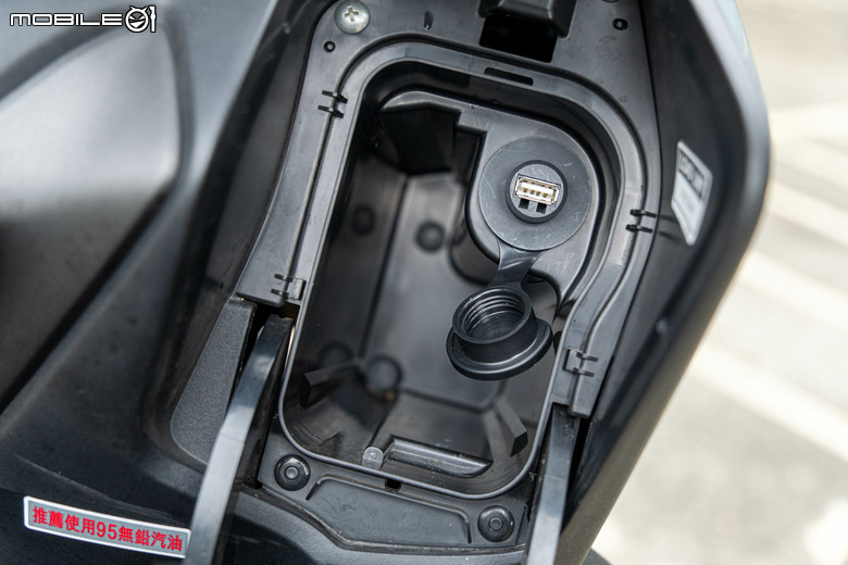 YAMAHA TMAX 560 TECH MAX 試駕｜羊皇無須多言，無可取代的王者