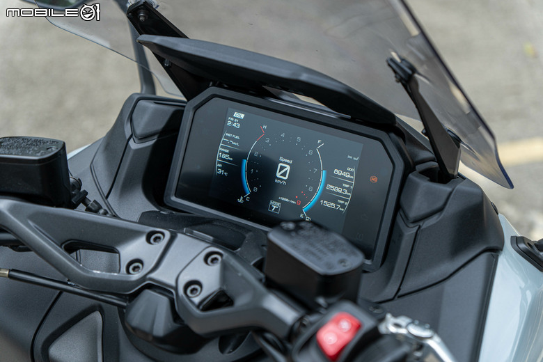 YAMAHA TMAX 560 TECH MAX 試駕｜羊皇無須多言，無可取代的王者