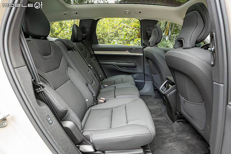 Volvo EX90 試駕|以北歐氛圍重新定義旗艦,引領品牌邁入新世紀的純電七人休旅!