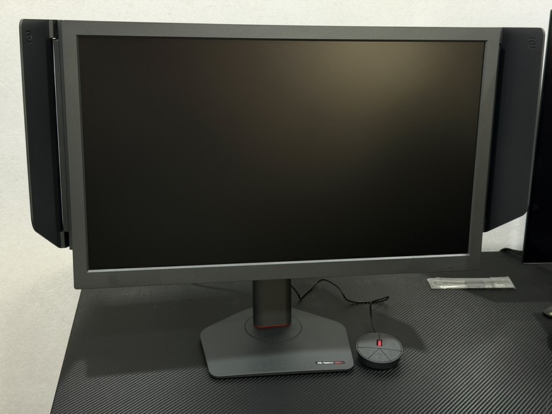 點我看大圖 【開箱|心得】2K 360Hz x DyAc 3最新科技 大逃殺的神|ZOWIE XQ2566X