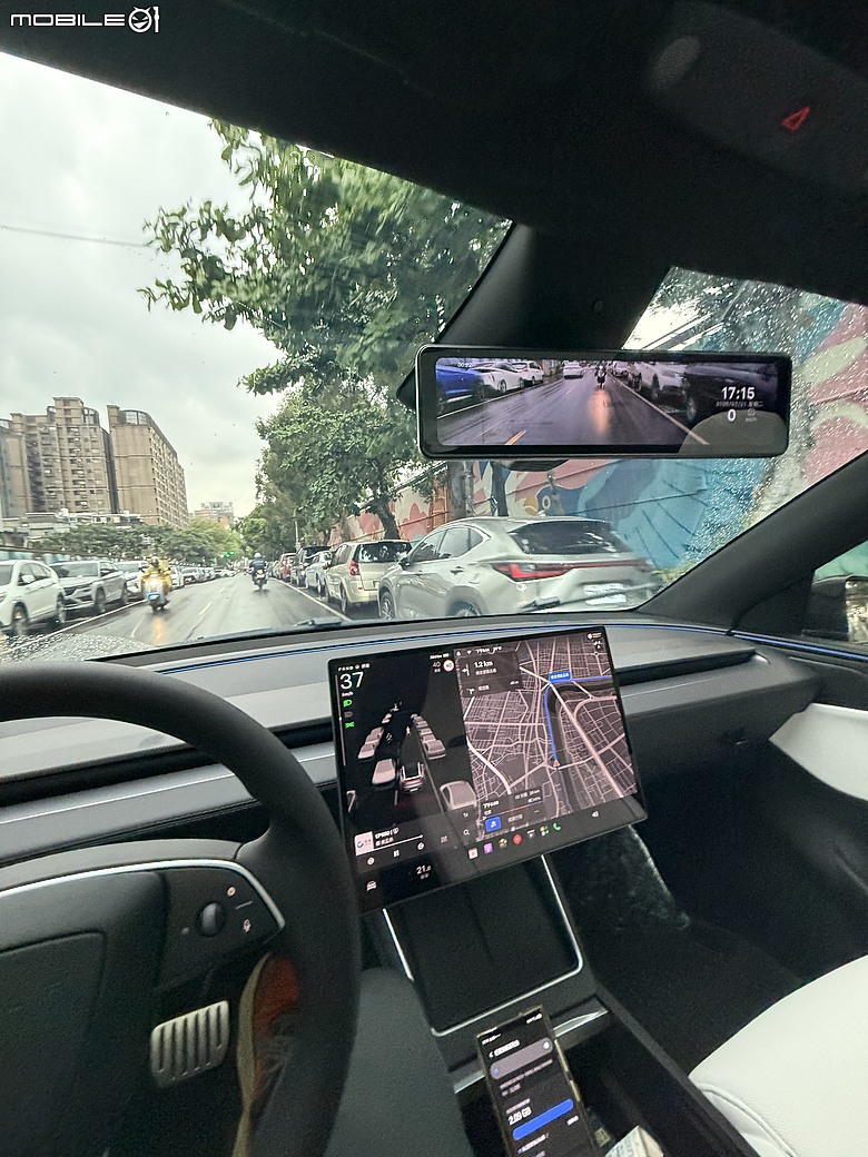 點我看大圖 PAPAGO X898 實裝分享|煥新 Model Y 專用電子後視鏡,裝完才知道原廠哨兵不夠用