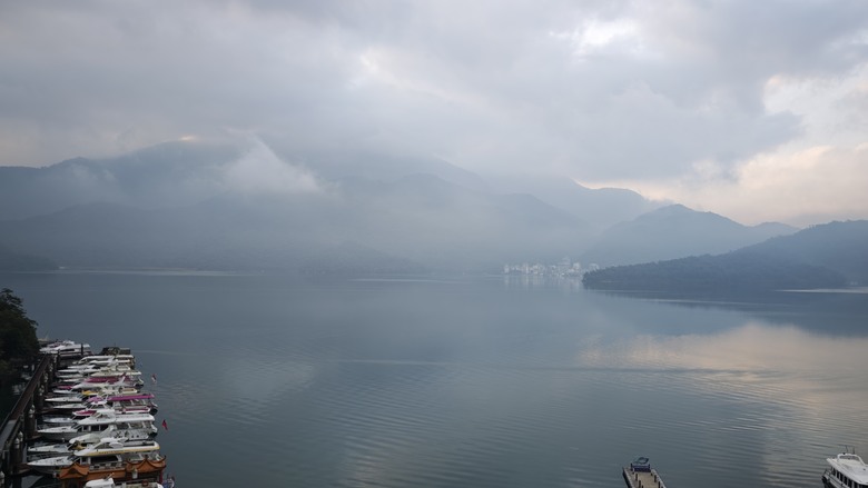 我們家的三天兩夜南投之旅 - 頂級民宿秋山居 / 春秋山林 / 埔里汶米食坊 / 妮娜巧克力城堡 / 七里香甕窯雞 / 日月潭大淶閣飯店 / 日月行館星空酒廊 / 蠻荒咖啡