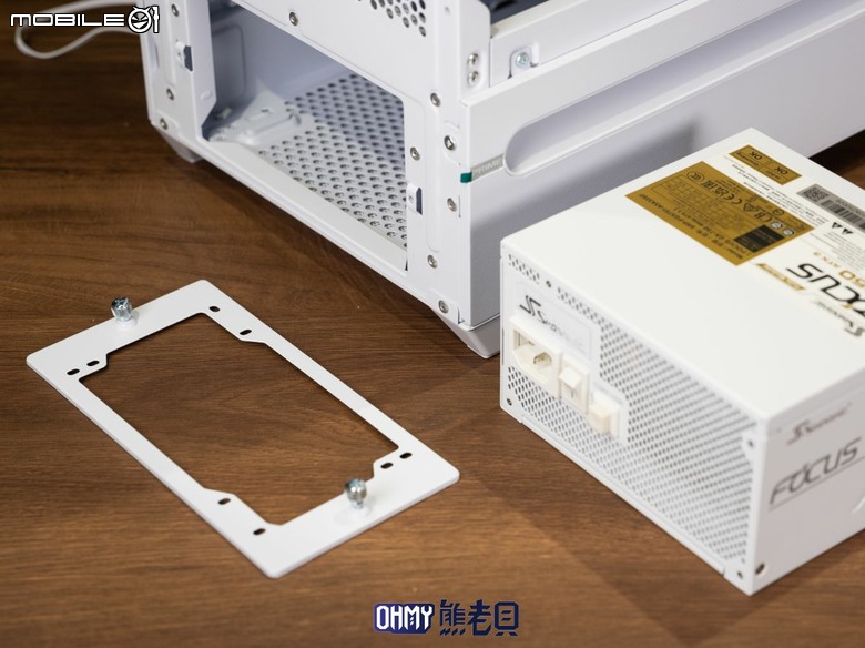 華碩 Prime AP304 ARGB 懸浮感海景機殼