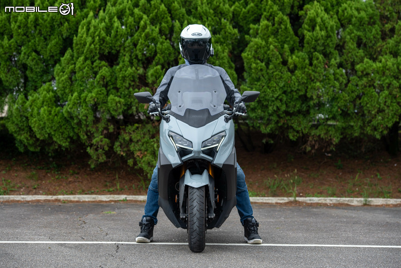 YAMAHA TMAX 560 TECH MAX 試駕｜羊皇無須多言，無可取代的王者