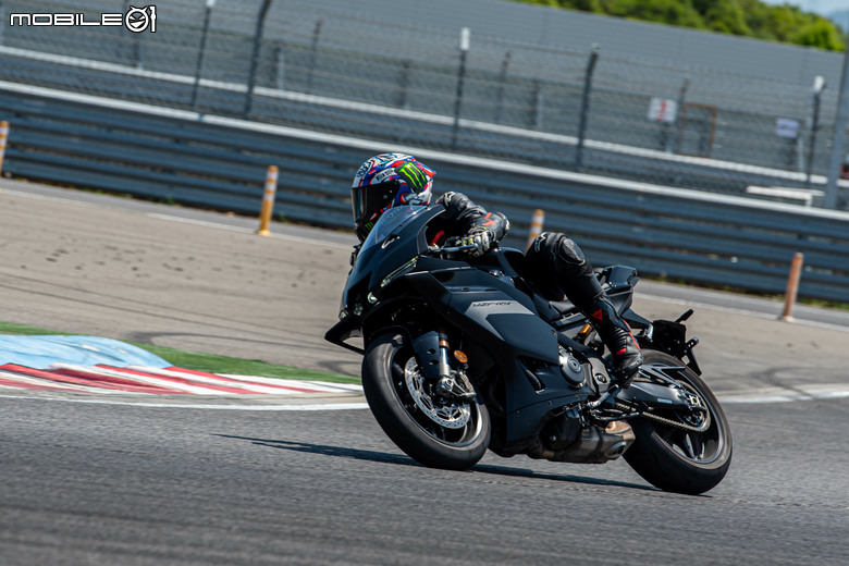 點我看大圖 YAMAHA YZF R3/R9賽道試駕|親和雙缸與靈動三缸,全面釋放R DNA極限性能