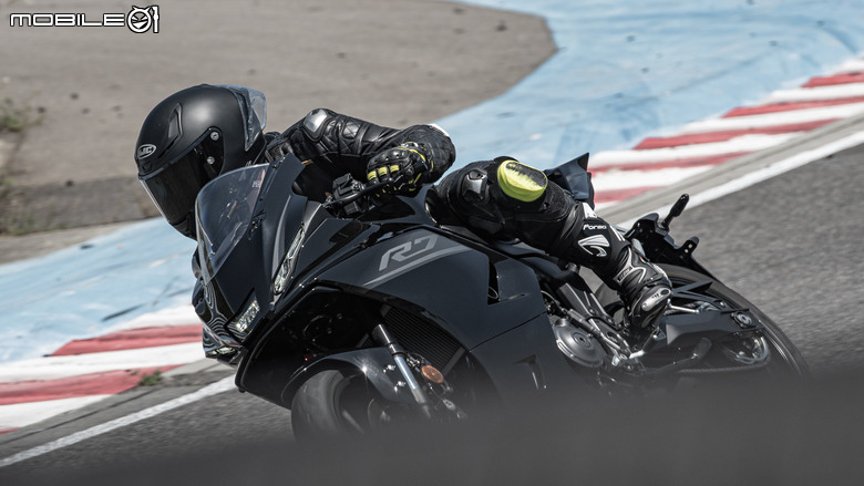 2026 YAMAHA YZF-R7賽道試駕｜不只換造型加電控！操駕體質全面進化的完美玩樂車！