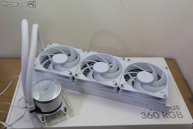 點我看大圖 北歐風簡約設計水冷 Fractal Design Radius 360