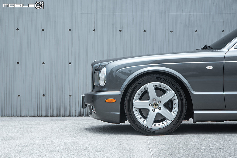 老派機械與電氣化時代的相遇｜Bentley Arnage T與Flying Spur Hybrid