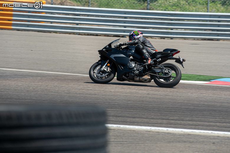 點我看大圖 YAMAHA YZF R3/R9賽道試駕|親和雙缸與靈動三缸,全面釋放R DNA極限性能
