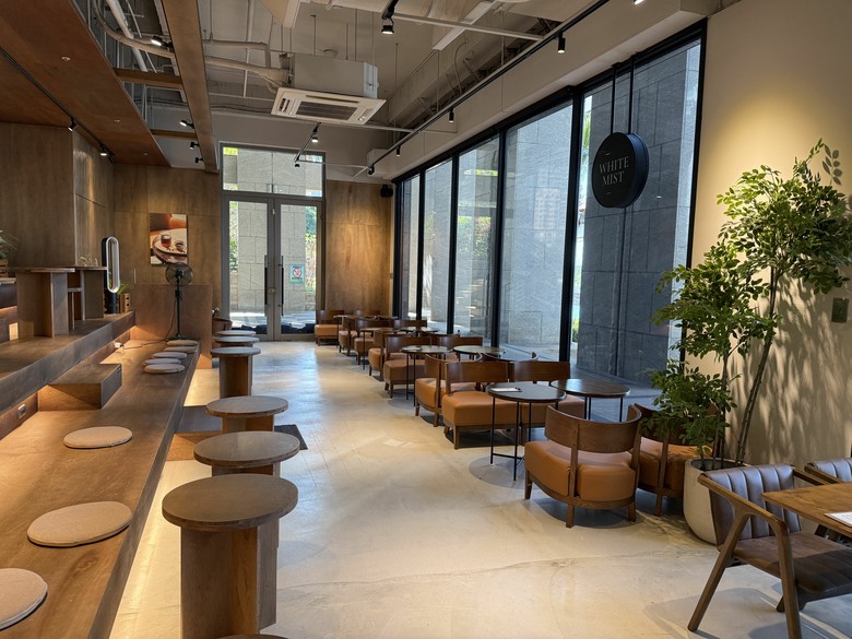 替城市戴上降噪耳機｜白霧時光 WHITE MIST 淡水紅樹林店。一席早午餐的感官散步