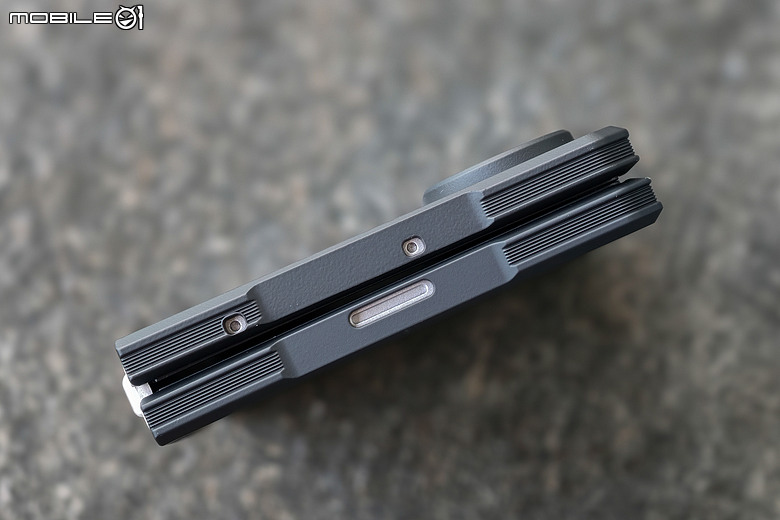 UAG x 三星 Z Fold8 / Fold8 Ultra / Flip8 保護殼｜內建磁吸 360° 支架、軍規輕薄之選！