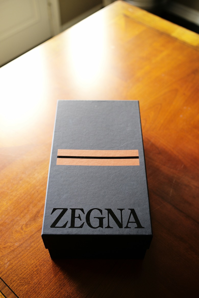 點我看大圖 懶人鞋:Zegna Triple Stitch vs. Berluti Fast Track Slip On