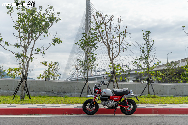點我看大圖 Honda Monkey 125 ABS 試駕|星期三猴子去爬山!