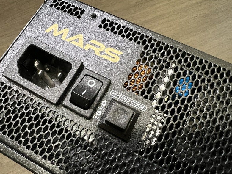 點我看大圖 Epontec MARS 1000W電源 與 Montech TG3玻璃海景機殼開箱