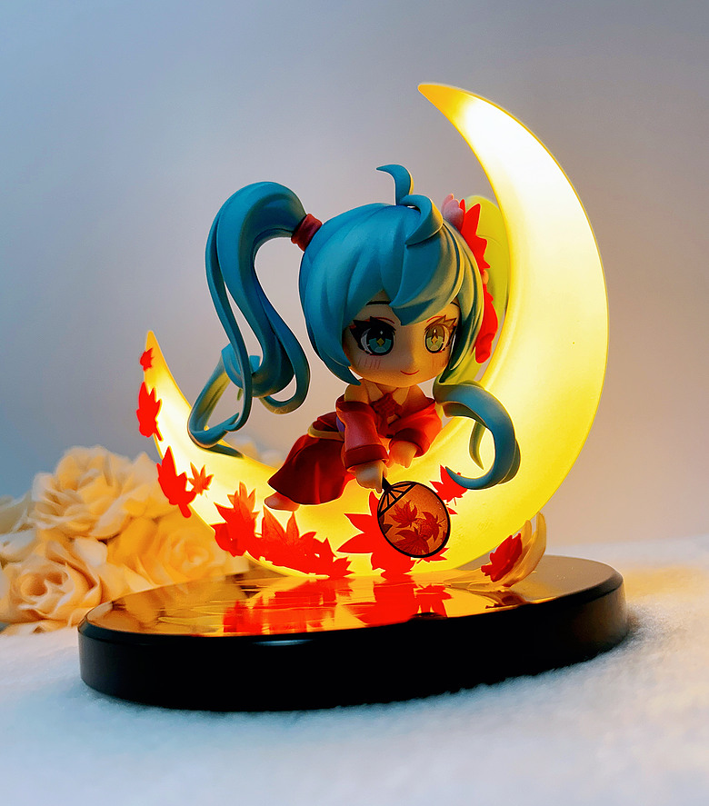 【開箱】初音未來 月西江 - 暮秋楓音沁心弦，皓月楓紅映滿江！