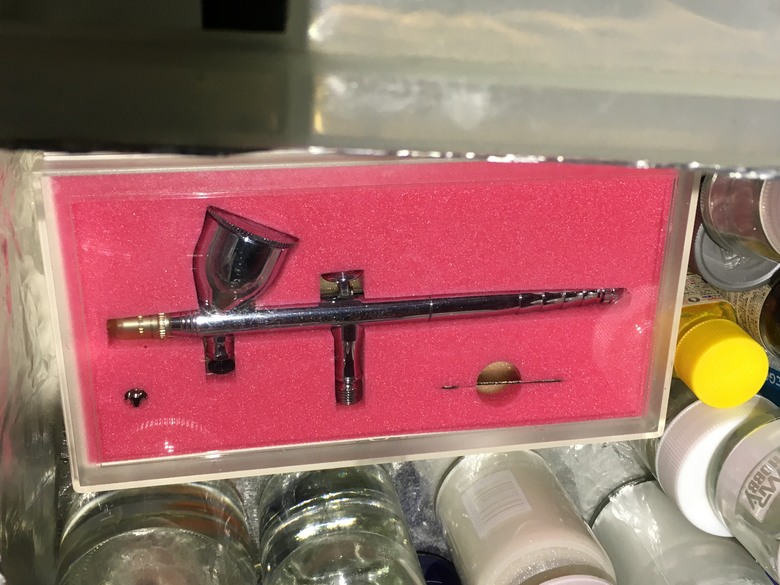 Tesla 珍珠白油漆準備