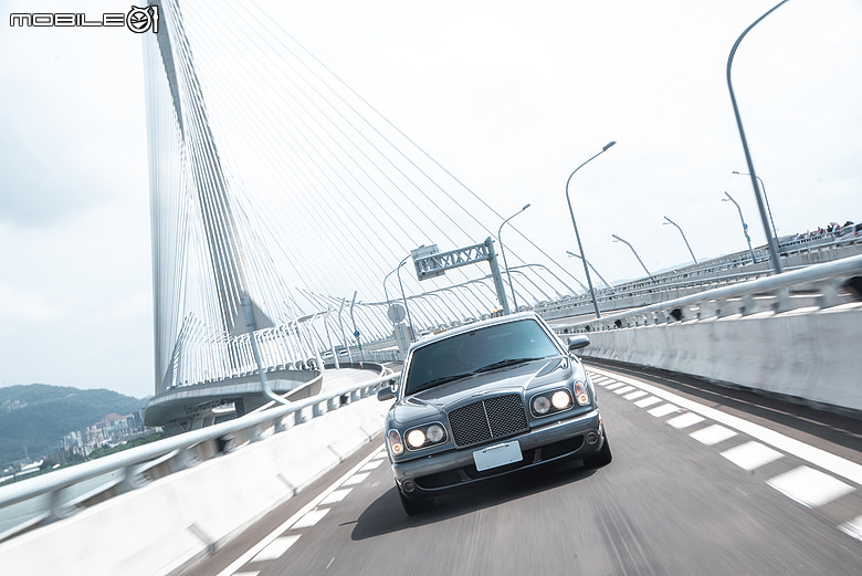老派機械與電氣化時代的相遇｜Bentley Arnage T與Flying Spur Hybrid