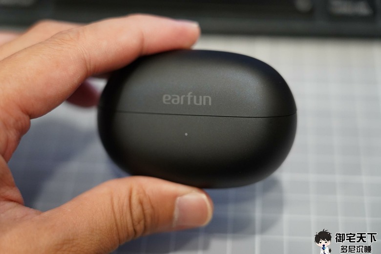 開箱|Earfun Clip 2 開放式耳夾藍牙耳機 - 親民價位又有規格配置,超好戴氣傳導耳夾式之作!