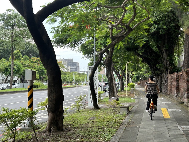 懷 念 台 南 車 站 府 城 半 日 騎 遊