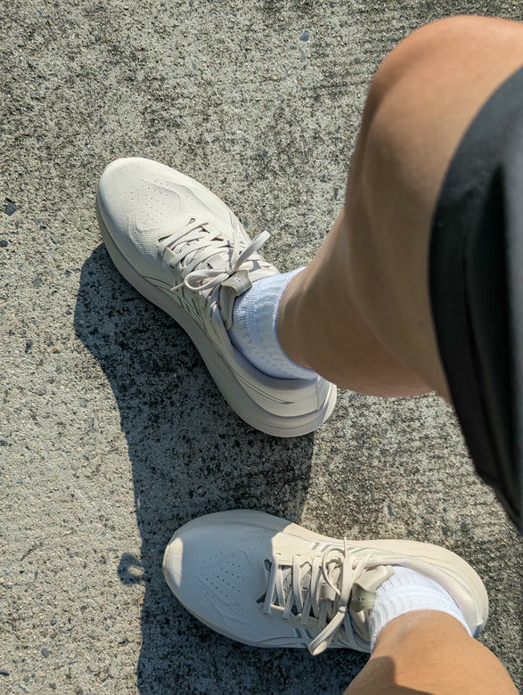 【小氣開箱】ASICS基礎跑鞋GT2000 14代 (中秋烤肉吃多了的贖罪補償)