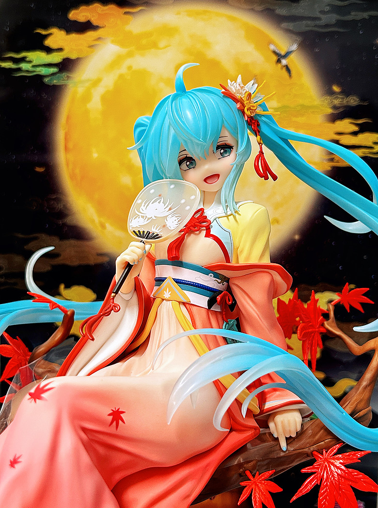 【開箱】初音未來 月西江 - 暮秋楓音沁心弦，皓月楓紅映滿江！