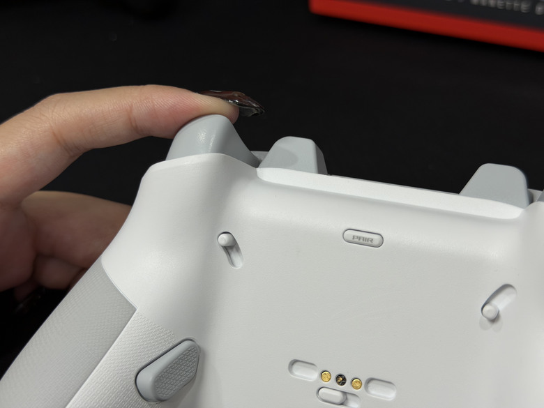 點我看大圖 【開箱|心得】支援8K和熱插拔TMR搖桿的控制器?|ROG Raikiri II Pro PC