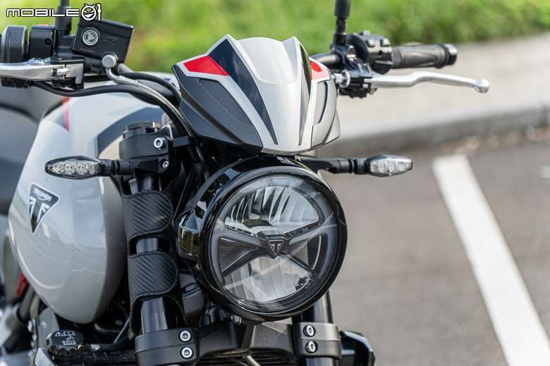 點我看大圖 Triumph Trident 800 試駕|西裝暴徒展新貌,三缸魅力任逍遙