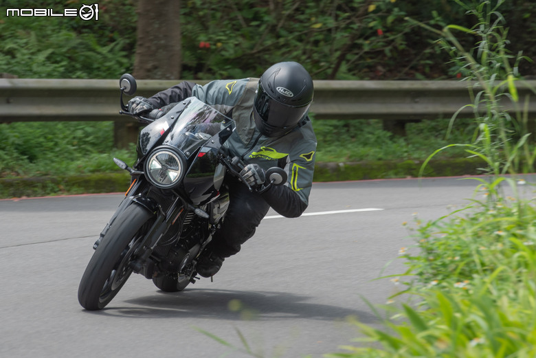 Triumph Thruxton 400試駕報告｜回到夢開始的地方