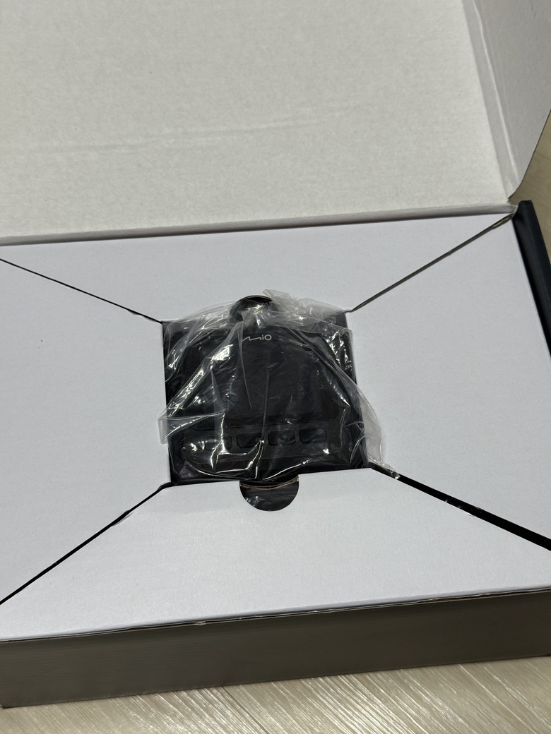 Mio M801機車行車紀錄器 微開箱 (補上安裝位置及白天&夜間測試影片)