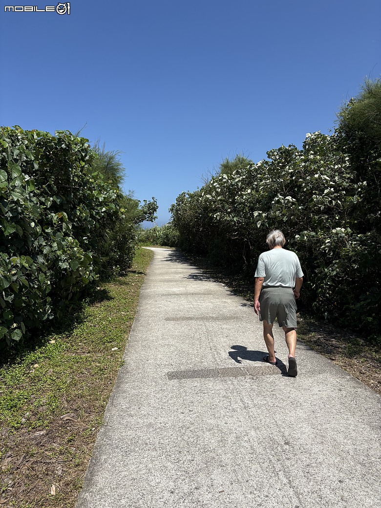【北海岸親子踏青】走到台灣最北端上了一堂戶外課｜富貴角公園、老梅迷宮、綠石槽與富貴角燈塔