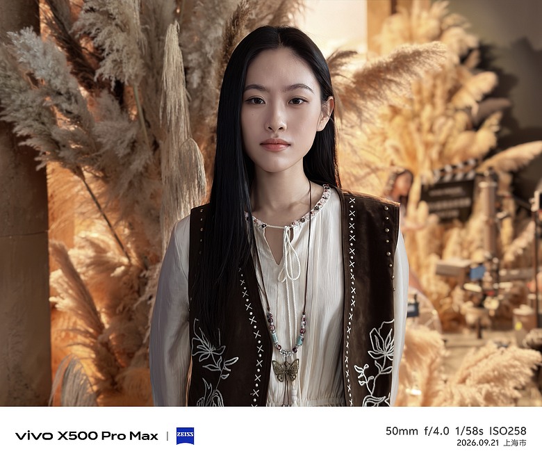 點我看大圖 vivo X500 系列三機齊發|天璣 9600 Pro 加持、17EV 超高動態與 8000mAh 續航怪獸降臨