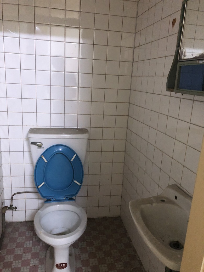 【第一次看老屋:屋主越講越開心,設計師臉色卻越來越白……OS:預算爆了,要說嗎?他還在興奮ㄟ,我…… 疑~!大門沒關上有個縫ㄟ!】