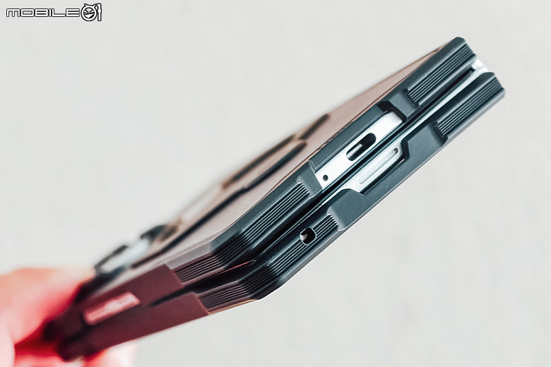 UAG x 三星 Z Fold8 / Fold8 Ultra / Flip8 保護殼｜內建磁吸 360° 支架、軍規輕薄之選！