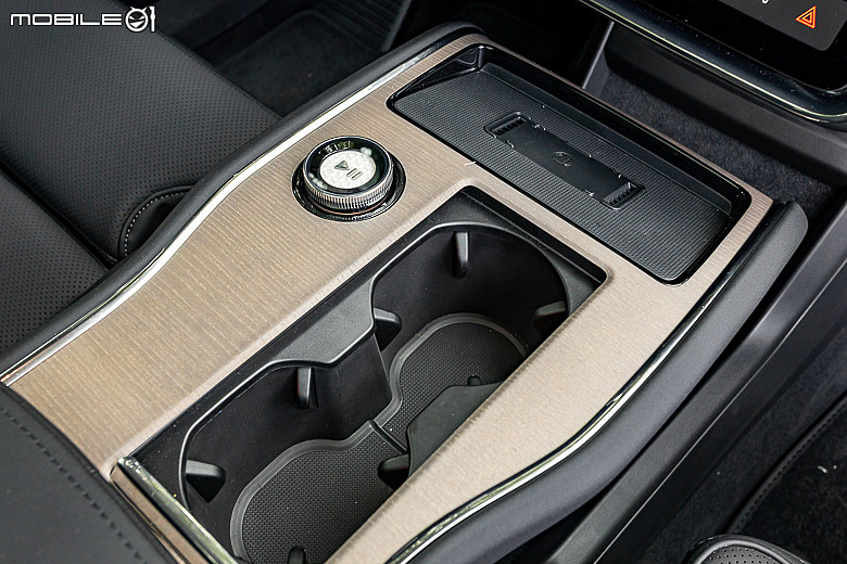 Volvo EX90 試駕|以北歐氛圍重新定義旗艦,引領品牌邁入新世紀的純電七人休旅!