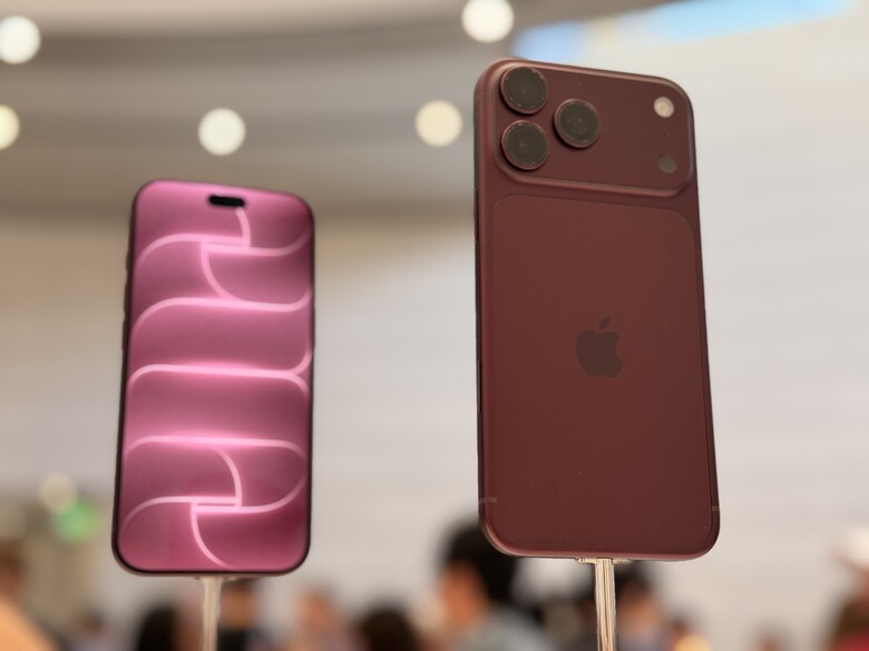 蘋果 iPhone Duo／iPhone 18 Pro／Apple Watch Series 12 實機快速動眼看 螢幕摺痕真的明顯嗎？