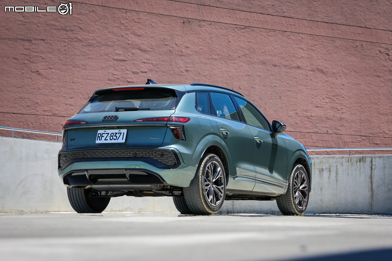 Audi Q3 SUV TFSI 150kW quattro S line 運動版試駕|兼具科技質感與駕馭樂趣的均衡之選!