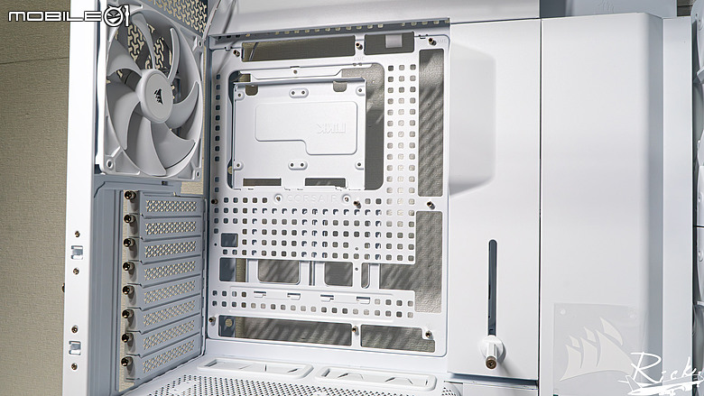 【開箱】擁有全塔能力的木紋機殼 | CORSAIR FRAME 5000D WOOD RS WHITE