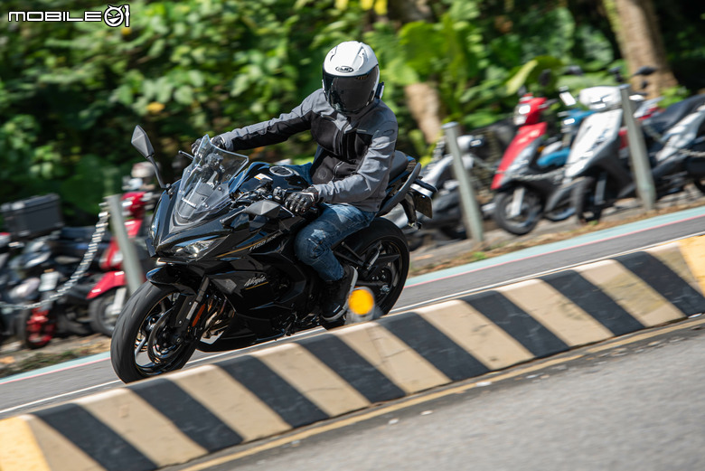 KAWASAKI NINJA 1100 SX 試駕｜承忍道滿熱血，馭長途見從容