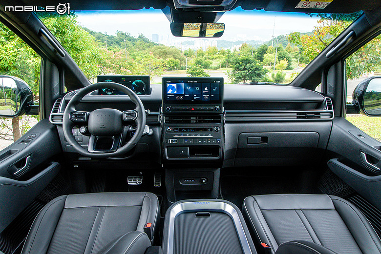 Hyundai 小改款 Staria CEO 試駕|油電上身,舒適升級、節能添利!