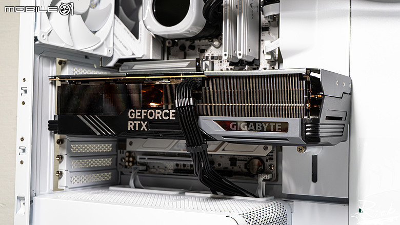 【開箱】擁有全塔能力的木紋機殼 | CORSAIR FRAME 5000D WOOD RS WHITE